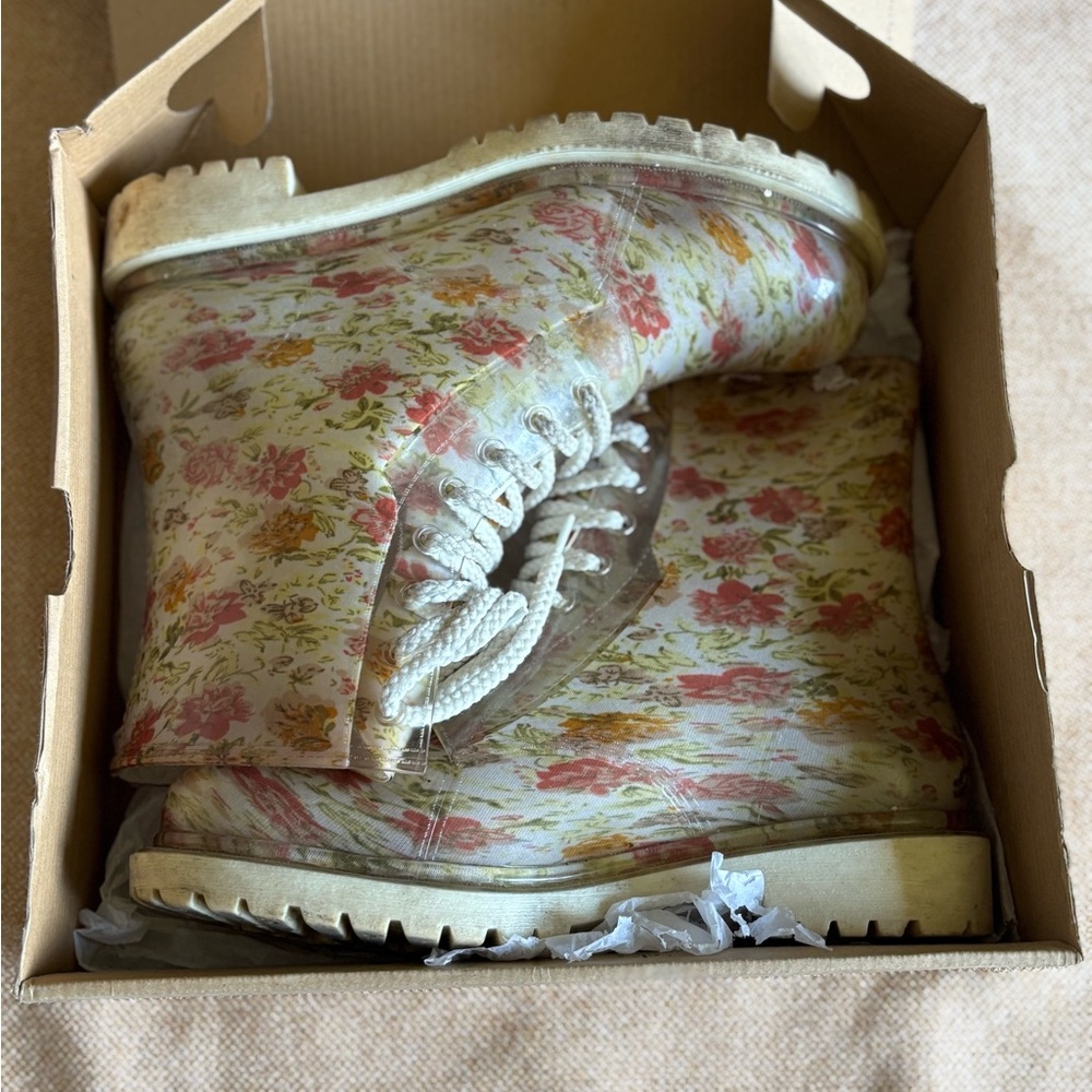 Floral Lace-Up Boots Dirty Laundry Rain Boots Size 10